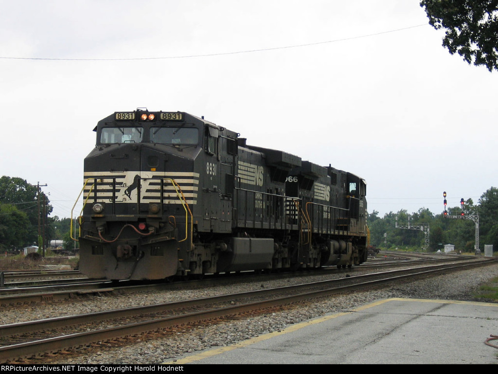 NS 8931 & 9066 from train 213